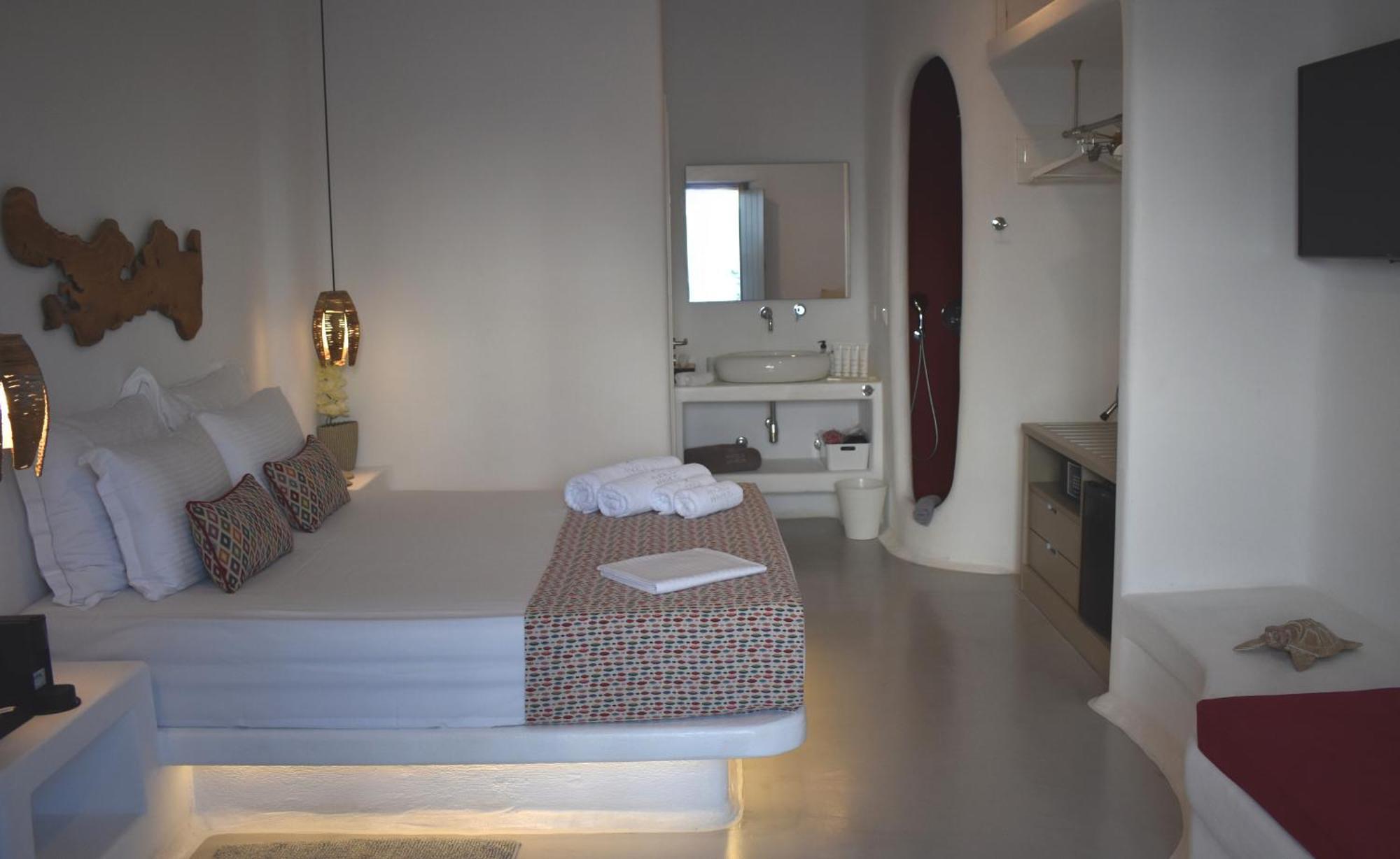 Angels Pillow Luxury Boutique Residence - Adults Only Náousa Room photo