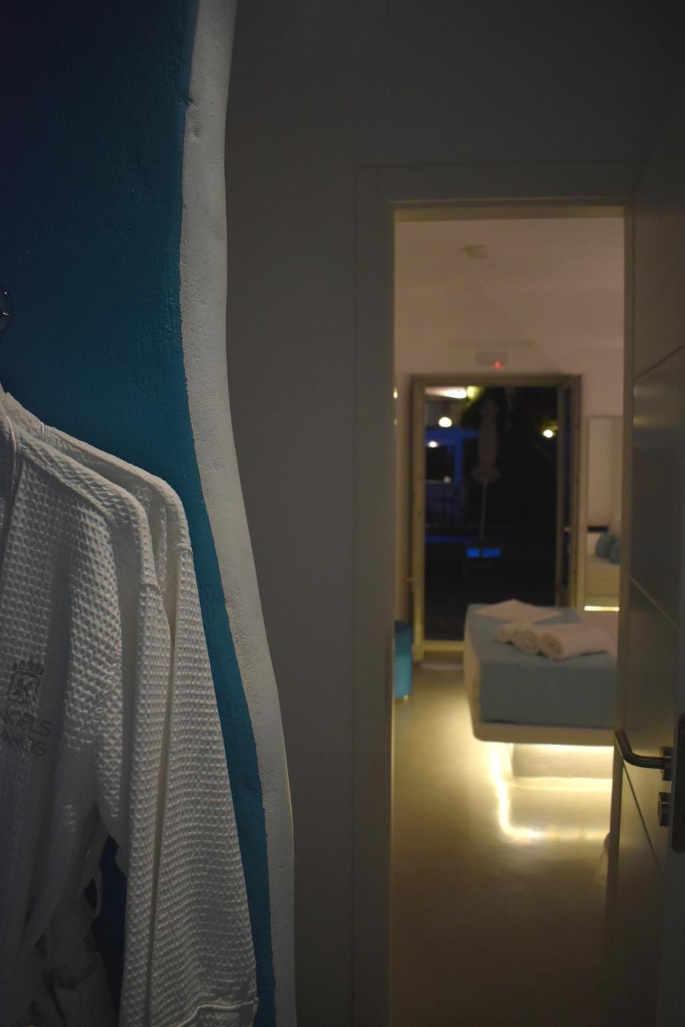 Angels Pillow Luxury Boutique Residence - Adults Only Náousa Room photo
